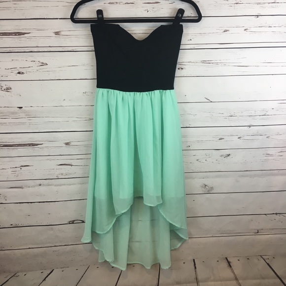 Wet Seal Dresses & Skirts - NWOT! Wet Seal Mint and Black Strapless Dress